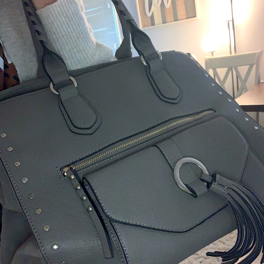 Large shoulder bag.